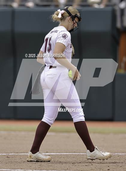 Thumbnail 3 in Riesel vs. Ganado (UIL Softball 2A D1 Final) photogallery.
