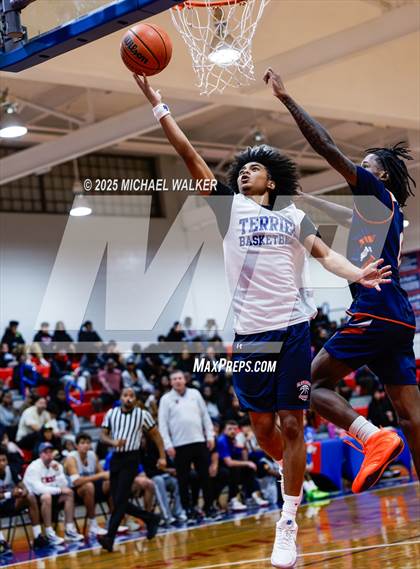 Thumbnail 3 in St. Francis Prep Vs Thomas Jefferson Campus (The Preview HS Showcase) photogallery.