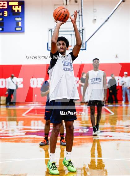 Thumbnail 2 in St. Francis Prep Vs Thomas Jefferson Campus (The Preview HS Showcase) photogallery.