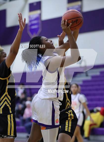 Thumbnail 1 in Franklin Heights vs Reynoldsburg (OHSAA D1 Sectional Final) photogallery.