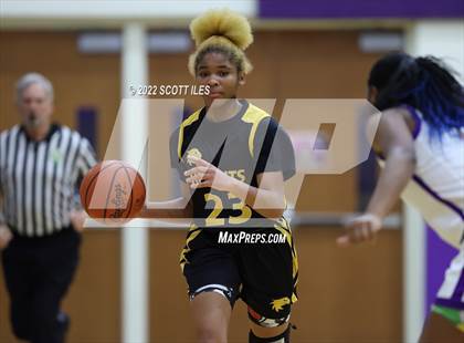 Thumbnail 2 in Franklin Heights vs Reynoldsburg (OHSAA D1 Sectional Final) photogallery.