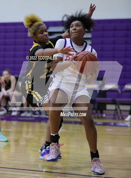 Thumbnail 2 in Franklin Heights vs Reynoldsburg (OHSAA D1 Sectional Final) photogallery.