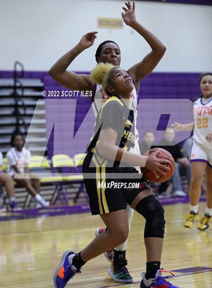 Thumbnail 2 in Franklin Heights vs Reynoldsburg (OHSAA D1 Sectional Final) photogallery.