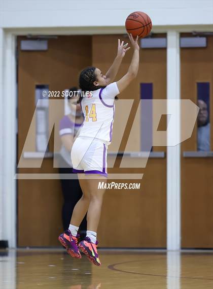 Thumbnail 2 in Franklin Heights vs Reynoldsburg (OHSAA D1 Sectional Final) photogallery.