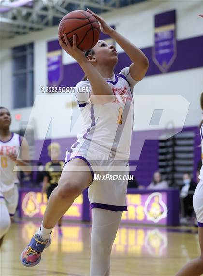 Thumbnail 1 in Franklin Heights vs Reynoldsburg (OHSAA D1 Sectional Final) photogallery.