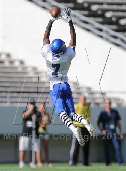 Thumbnail 3 in Clearwater Central Catholic vs. Trinity Christian (FHSAA 3A Final)  photogallery.
