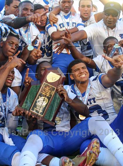 Thumbnail 2 in Clearwater Central Catholic vs. Trinity Christian (FHSAA 3A Final)  photogallery.