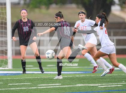 Thumbnail 2 in Round Rock vs Taft (UIL 6A Region 4 Semifinals) photogallery.
