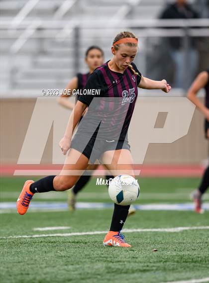 Thumbnail 3 in Round Rock vs Taft (UIL 6A Region 4 Semifinals) photogallery.