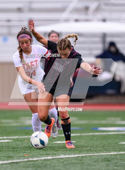 Thumbnail 2 in Round Rock vs Taft (UIL 6A Region 4 Semifinals) photogallery.