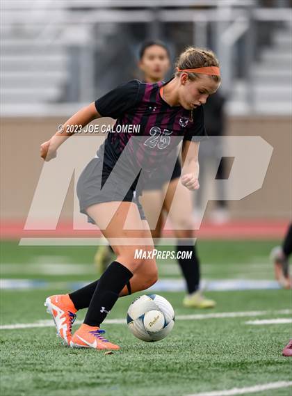 Thumbnail 3 in Round Rock vs Taft (UIL 6A Region 4 Semifinals) photogallery.