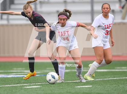 Thumbnail 2 in Round Rock vs Taft (UIL 6A Region 4 Semifinals) photogallery.