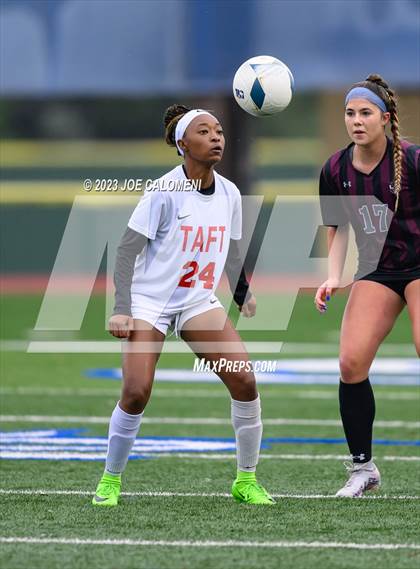 Thumbnail 3 in Round Rock vs Taft (UIL 6A Region 4 Semifinals) photogallery.