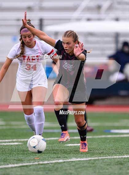 Thumbnail 3 in Round Rock vs Taft (UIL 6A Region 4 Semifinals) photogallery.