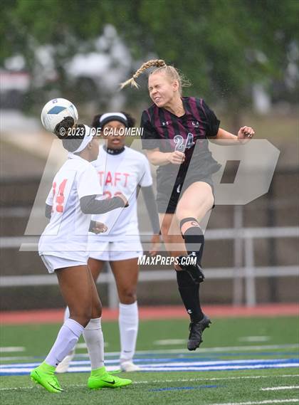 Thumbnail 3 in Round Rock vs Taft (UIL 6A Region 4 Semifinals) photogallery.