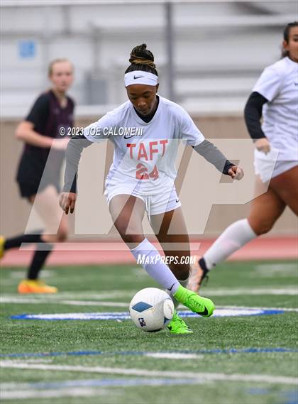 Thumbnail 3 in Round Rock vs Taft (UIL 6A Region 4 Semifinals) photogallery.