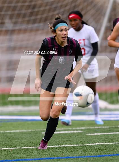Thumbnail 1 in Round Rock vs Taft (UIL 6A Region 4 Semifinals) photogallery.