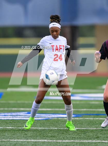 Thumbnail 2 in Round Rock vs Taft (UIL 6A Region 4 Semifinals) photogallery.