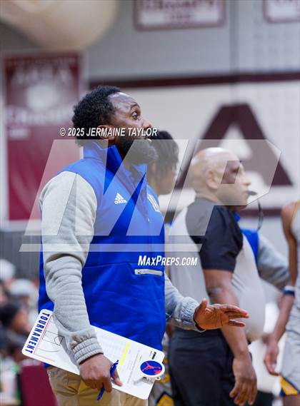 Thumbnail 2 in Butler vs. Keenan photogallery.