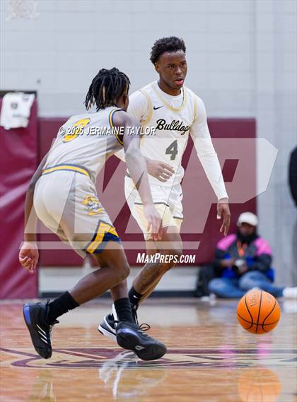 Thumbnail 2 in Butler vs. Keenan photogallery.