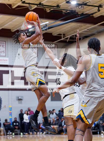 Thumbnail 3 in Butler vs. Keenan photogallery.