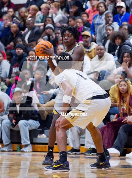 Thumbnail 3 in Butler vs. Keenan photogallery.