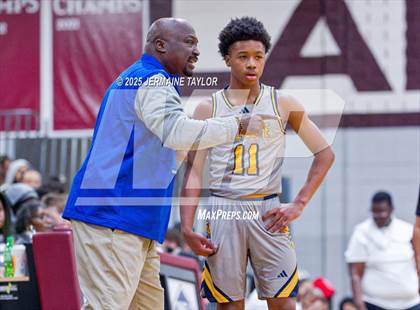 Thumbnail 2 in Butler vs. Keenan photogallery.