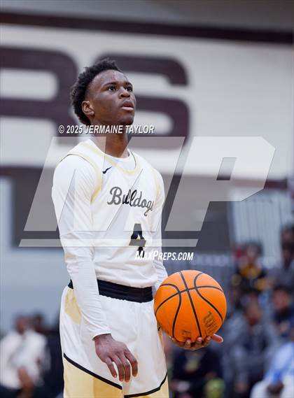 Thumbnail 3 in Butler vs. Keenan photogallery.