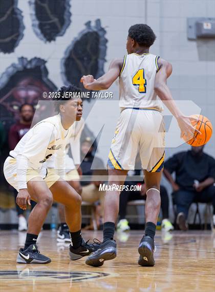 Thumbnail 2 in Butler vs. Keenan photogallery.