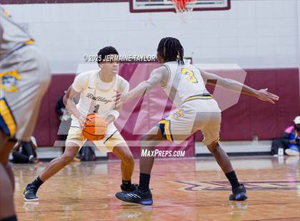 Thumbnail 2 in Butler vs. Keenan photogallery.