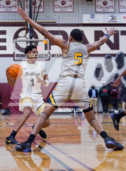 Thumbnail 1 in Butler vs. Keenan photogallery.