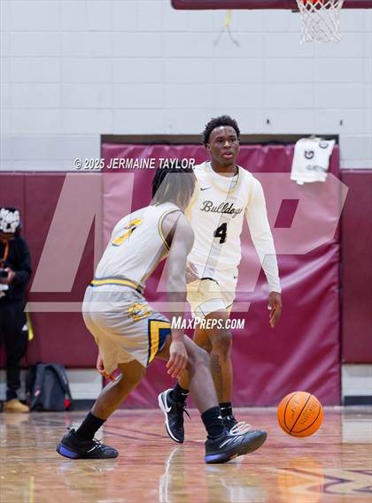 Thumbnail 2 in Butler vs. Keenan photogallery.