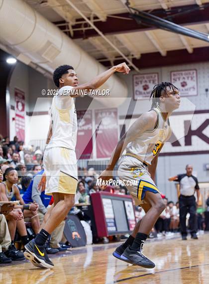 Thumbnail 3 in Butler vs. Keenan photogallery.