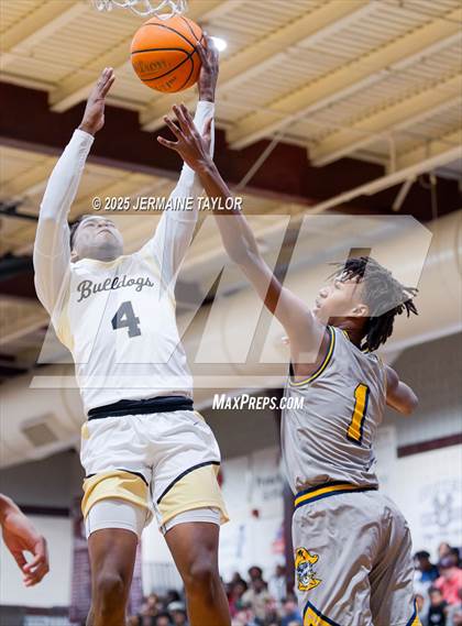 Thumbnail 1 in Butler vs. Keenan photogallery.