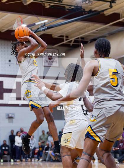 Thumbnail 2 in Butler vs. Keenan photogallery.