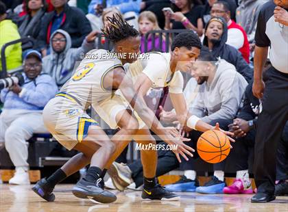 Thumbnail 3 in Butler vs. Keenan photogallery.