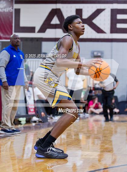 Thumbnail 2 in Butler vs. Keenan photogallery.
