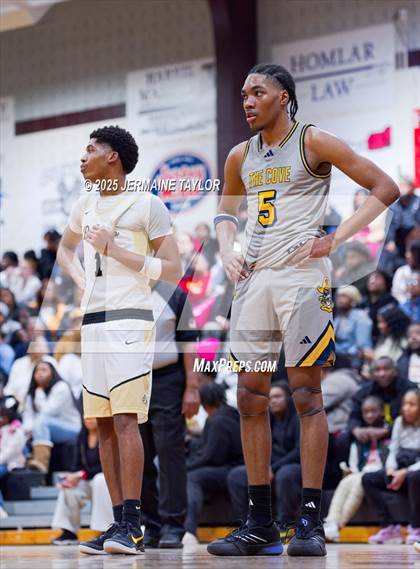 Thumbnail 2 in Butler vs. Keenan photogallery.