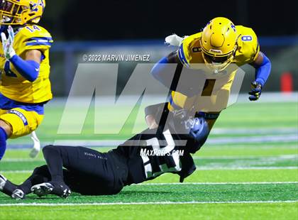Thumbnail 2 in Sierra Canyon vs Bishop Amat photogallery.