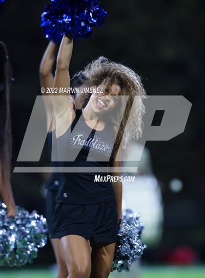 Thumbnail 2 in Sierra Canyon vs Bishop Amat photogallery.