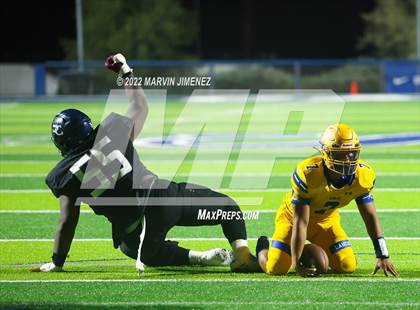 Thumbnail 3 in Sierra Canyon vs Bishop Amat photogallery.