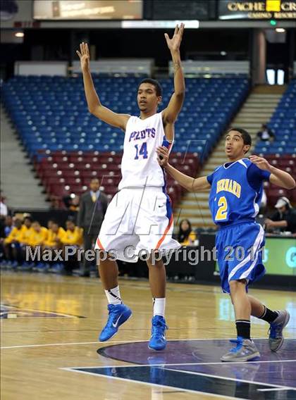 Thumbnail 3 in St. Bernard vs. St. Joseph Notre Dame (CIF State D5 Final) photogallery.