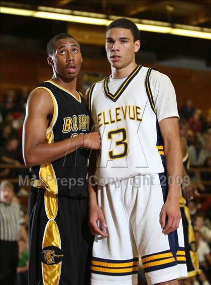 Thumbnail 3 in Bellevue vs. Bishop O'Dowd (MaxPreps Holiday Classic) photogallery.
