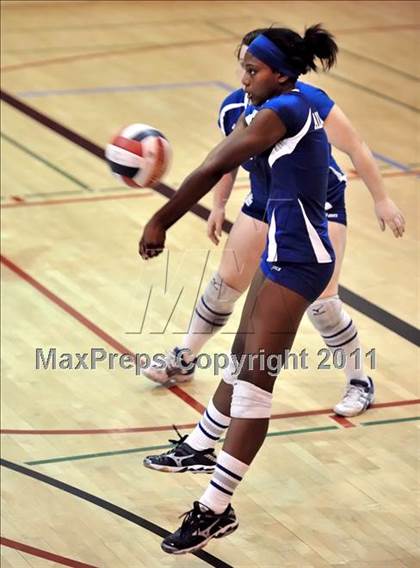 Thumbnail 1 in Alta Loma vs Mayfield (Molten Classic) photogallery.