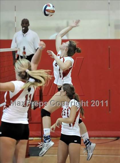 Thumbnail 2 in Alta Loma vs Mayfield (Molten Classic) photogallery.