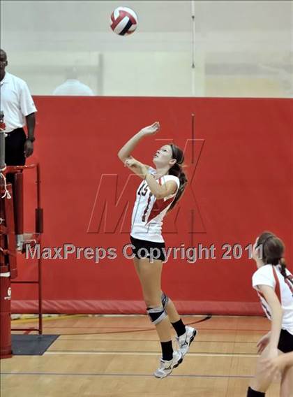 Thumbnail 3 in Alta Loma vs Mayfield (Molten Classic) photogallery.