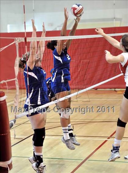 Thumbnail 2 in Alta Loma vs Mayfield (Molten Classic) photogallery.