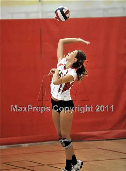 Thumbnail 3 in Alta Loma vs Mayfield (Molten Classic) photogallery.