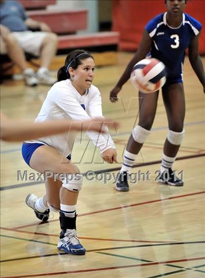 Thumbnail 3 in Alta Loma vs Mayfield (Molten Classic) photogallery.