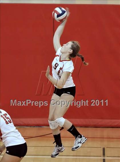 Thumbnail 3 in Alta Loma vs Mayfield (Molten Classic) photogallery.